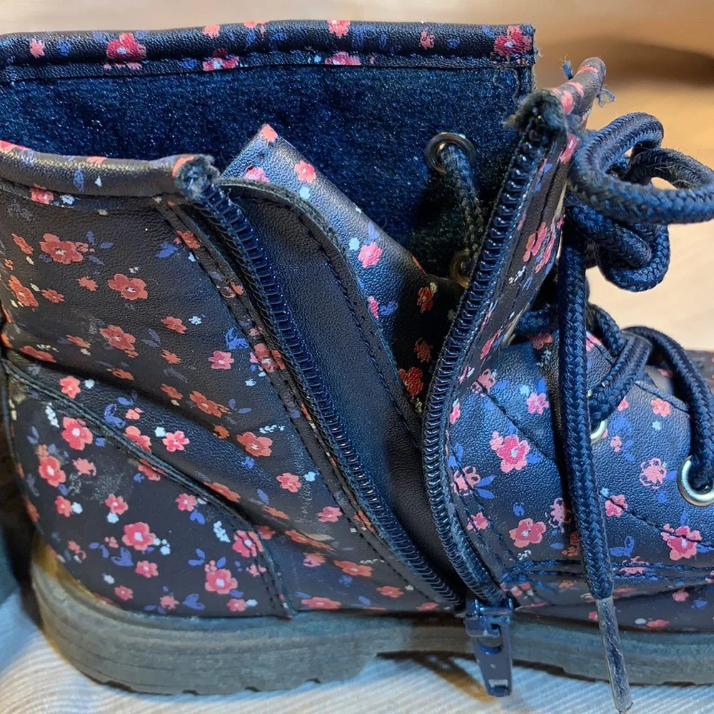 OshKosh B’gosh ankle booties w/side zipper